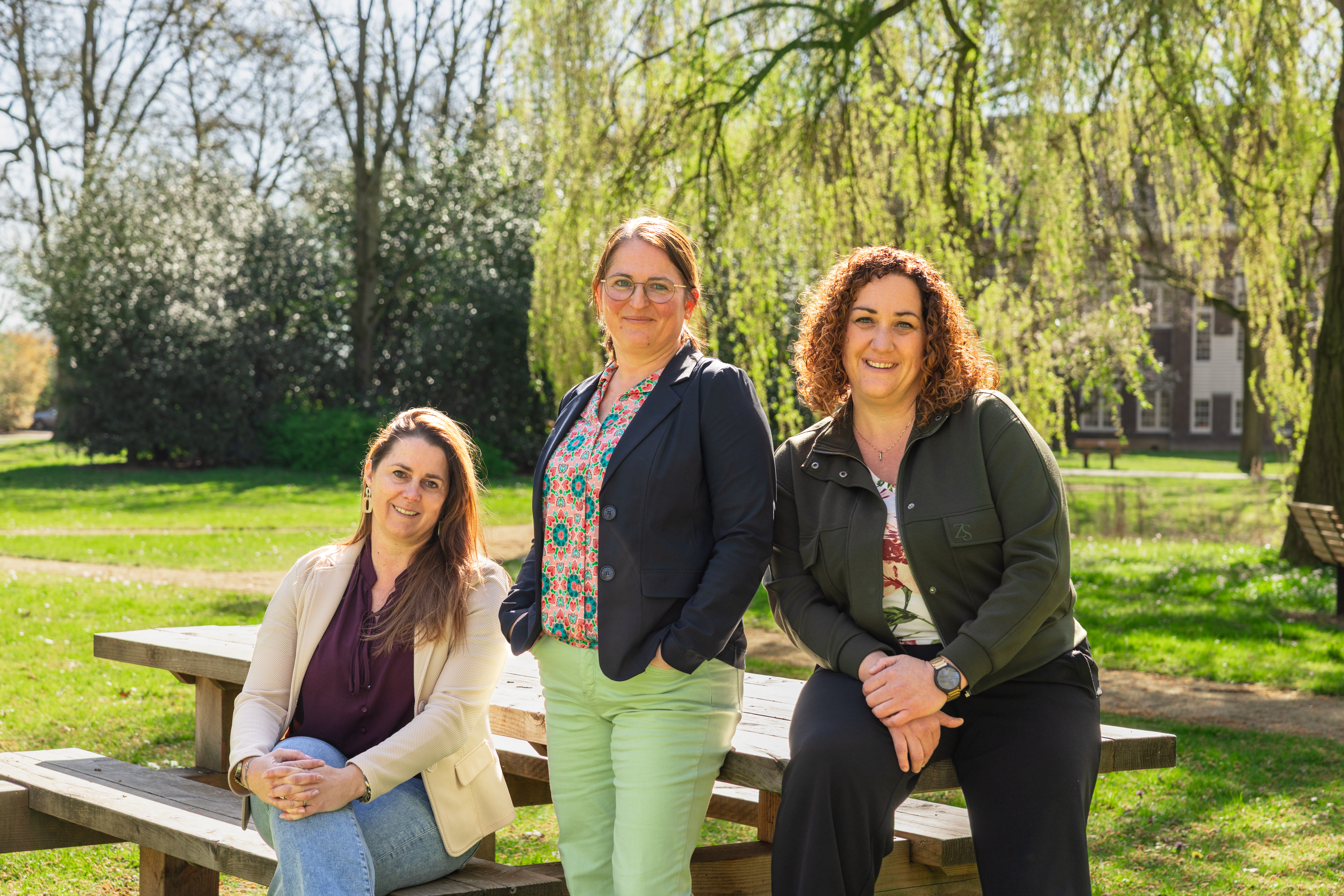 V.l.n.r.: Hanneke Manders (manager behandelzaken), Judith Alders (psychiater), Lizzy de Vreede (coördinator zorg).